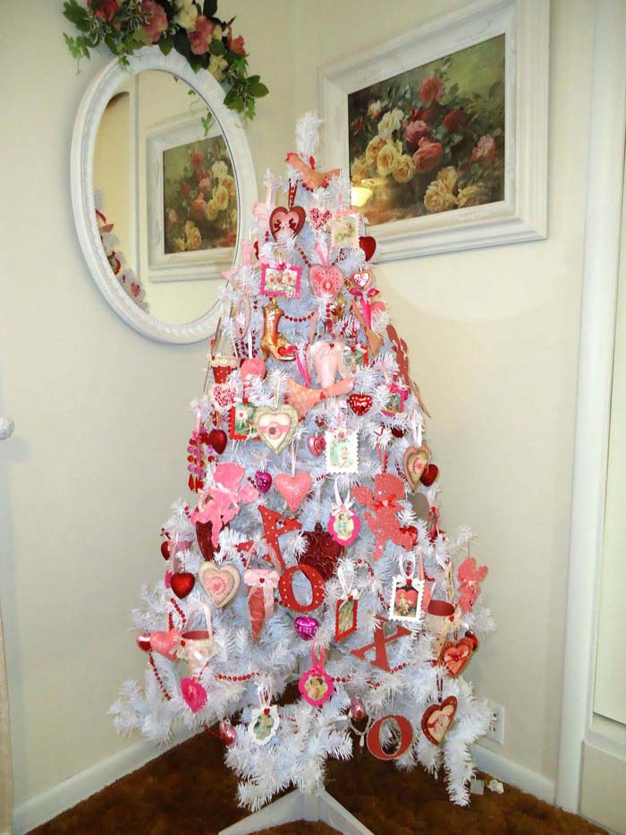 White Valentine Tree #valentine #tree #diy #decorhomeideas