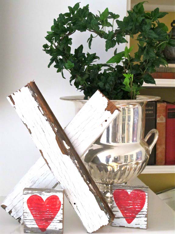 Wooden Valentines Day Kisses #valentinesday #rustic #decor #diy #decorhomeideas