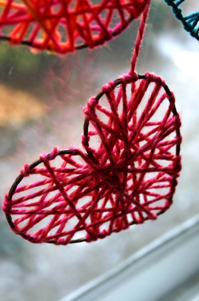 Yarn Hearts #valentine #crafts #kids #decorhomeideas