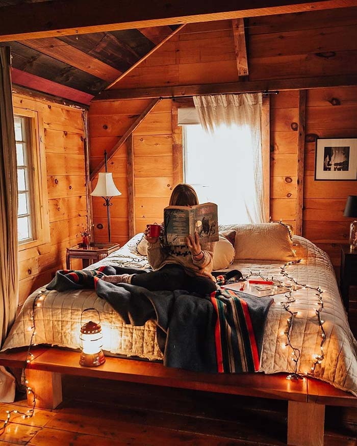 Cozy Bedroom With Wood Walls and Ceiling #women #bedroom #feminine #decor #decorhomeideas