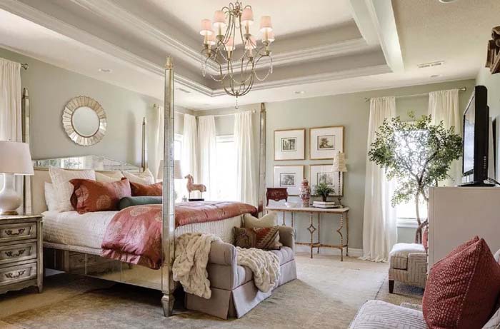 Dreamy Womens' Bedroom With Gold Accent #women #bedroom #feminine #decor #decorhomeideas