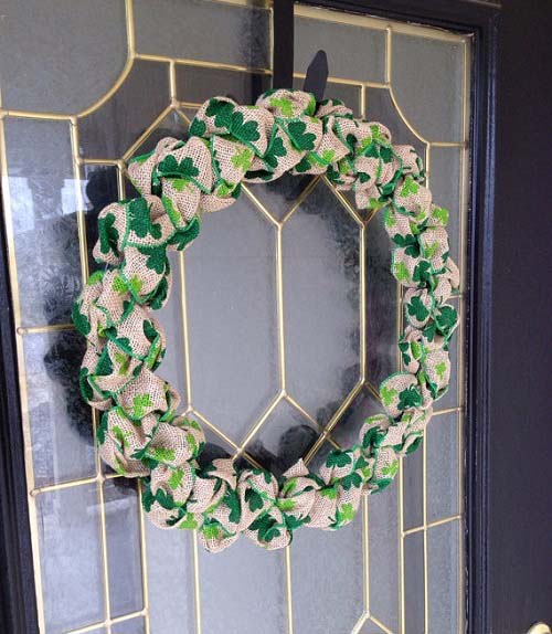 Burlap Shamrock Wreath #stpatrick #diy #wreath #decorhomeideas