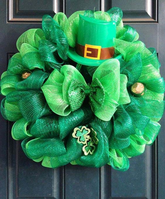 Deco Mesh St. Patricks Day Wreath #stpatrick #diy #dollarstore #decorhomeideas