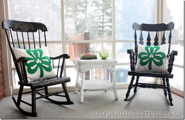 DIY Dollar Store St Patricks Day Pillow #stpatrick #diy #dollarstore #decorhomeideas