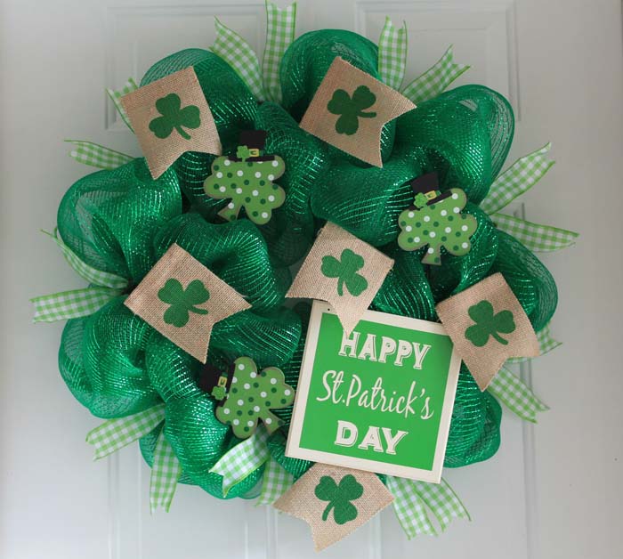 DIY Saint Patrick Day Mesh Wreath #stpatrick #diy #wreath #decorhomeideas