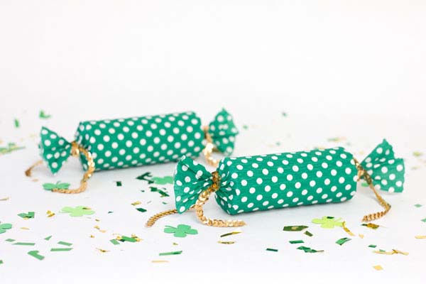 DIY St Patricks Day Lucky Poppers #stpatrick #diy #dollarstore #decorhomeideas