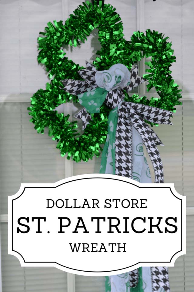 Dollar Store Shamrock Wreath #stpatrick #diy #dollarstore #decorhomeideas