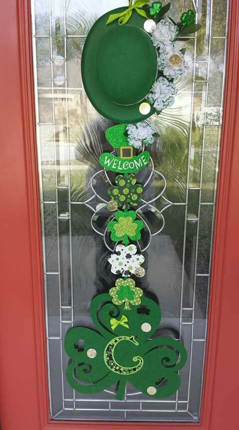 Dollar Store St Patricks Day Door Hanger #stpatrick #diy #dollarstore #decorhomeideas