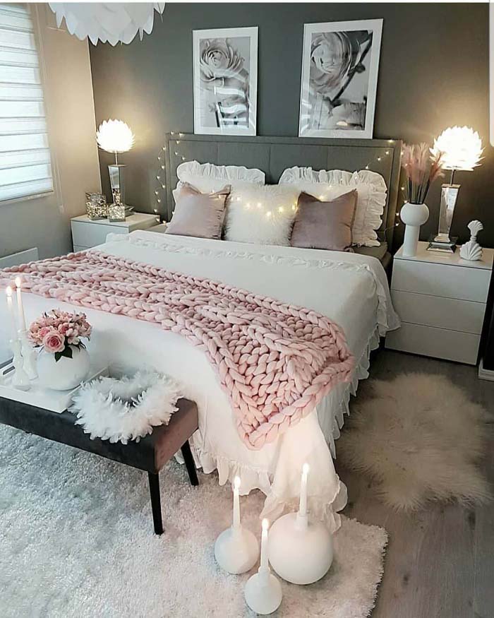 Lights In Womens' Bedroom For Warm And Romantic Feeling #women #bedroom #feminine #decor #decorhomeideas