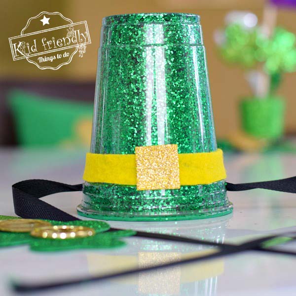 Glitter Leprechaun Hat #stpatrick #diy #decor #decorations #decorhomeideas