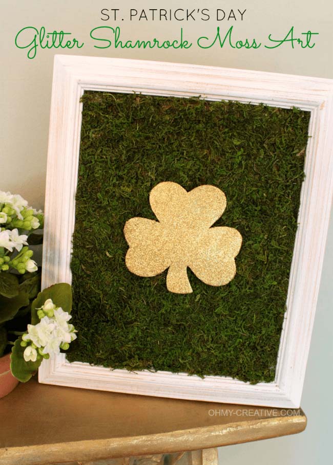 Glitter Shamrock Moss Art #stpatrick #diy #decor #decorations #decorhomeideas