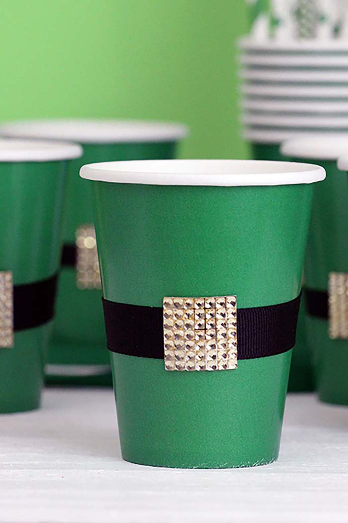 Leprechaun Belt Cups #stpatrick #diy #decor #decorations #decorhomeideas