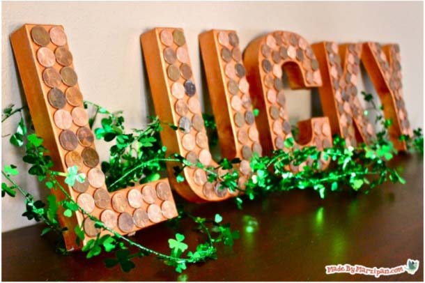 Lucky Penny Letters #stpatrick #diy #decor #decorations #decorhomeideas