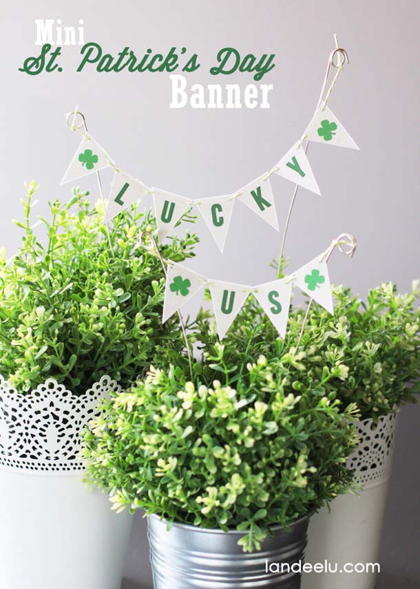 Mini St. Patrick's Day Banner Lucky Us #stpatrick #diy #decor #decorations #decorhomeideas