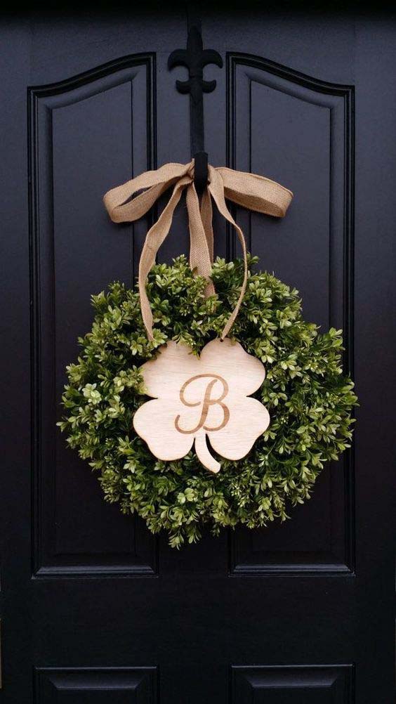 Monogrammed Shamrock Boxwood Wreath #stpatrick #diy #wreath #decorhomeideas