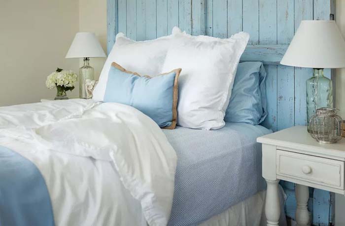 Bedroom Idea With Pallet Headboard In Light Blue #women #bedroom #feminine #decor #decorhomeideas