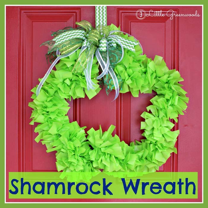 Paper Shamrock Wreath #stpatrick #diy #wreath #decorhomeideas