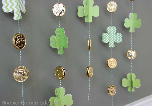 Paper Shamrocks and Gold Coin Garland #stpatrick #diy #decor #decorations #decorhomeideas