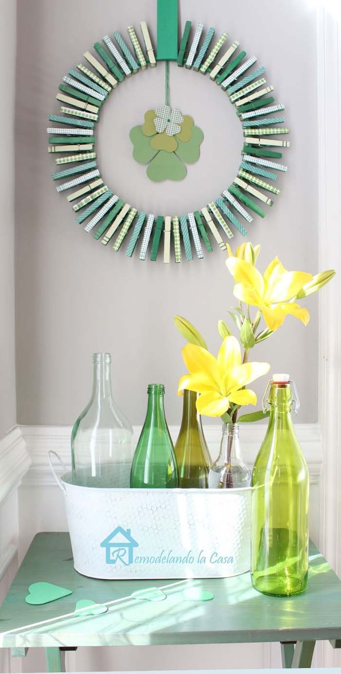 Saint Patricks Day Clothespin Wreath #stpatrick #diy #wreath #decorhomeideas