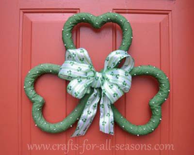 Shamrock Wreath #stpatrick #diy #dollarstore #decorhomeideas