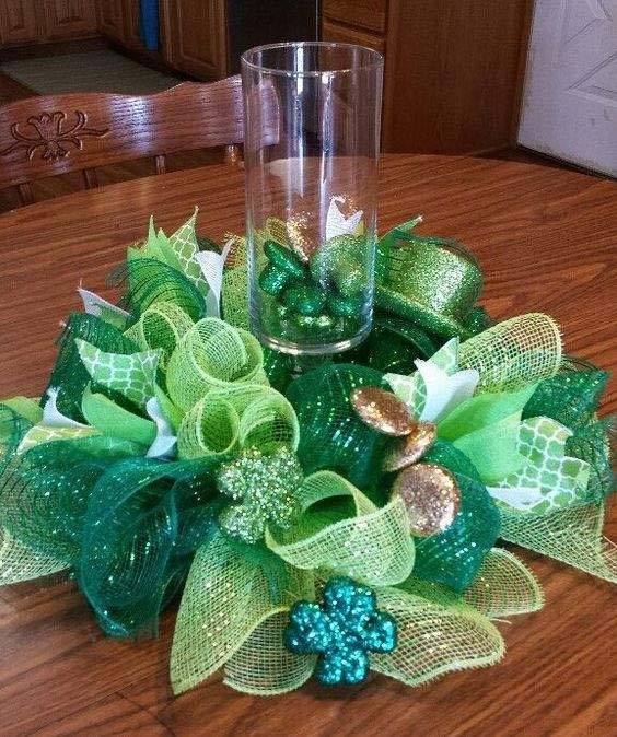 St. Patrick's Day Deco Mesh Candle Centerpiece #stpatrick #diy #decor #decorations #decorhomeideas