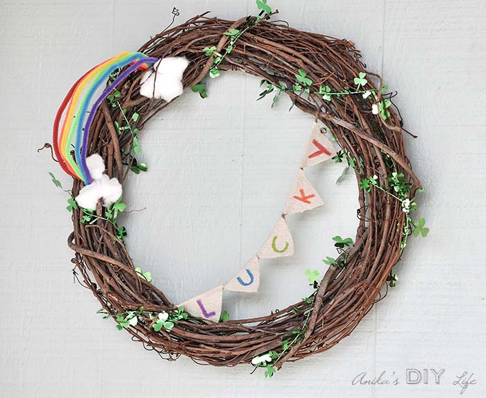 St Patricks Day Grapevine Wreath #stpatrick #diy #wreath #decorhomeideas