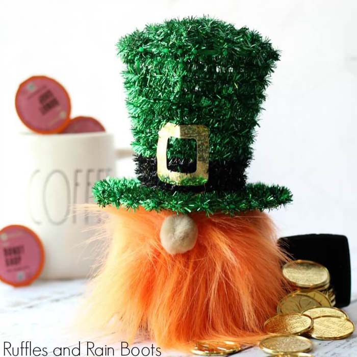 St. Patricks Day Leprechaun Gnome #stpatrick #diy #dollarstore #decorhomeideas