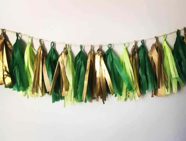 Tissue Paper St. Patrick's Day Garland #stpatrick #diy #decor #decorations #decorhomeideas