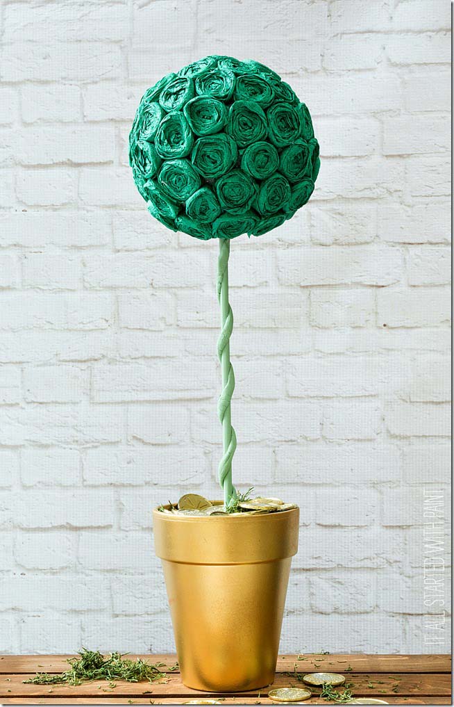 Topiary crepe paper rosettes #stpatrick #diy #decor #decorations #decorhomeideas