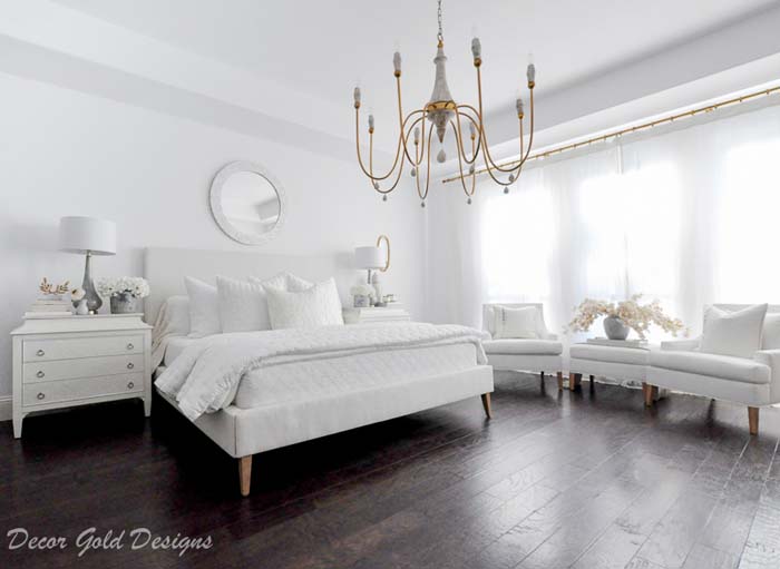 Layers of White In Womens' Bedroom #women #bedroom #feminine #decor #decorhomeideas