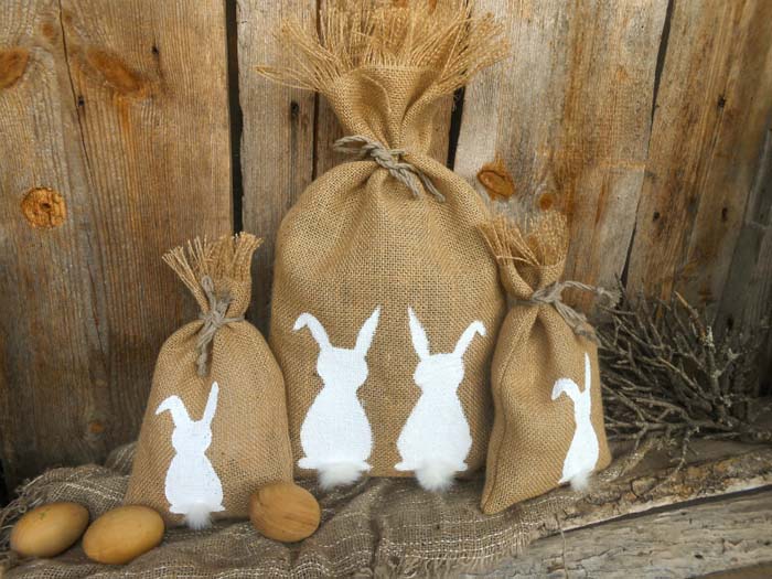 Burlap Bunny Bags #easter #diy #rustic #decor #decorhomeideas