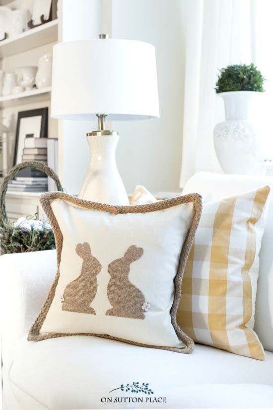 Burlap Bunny Pillow #easter #diy #rustic #decor #decorhomeideas