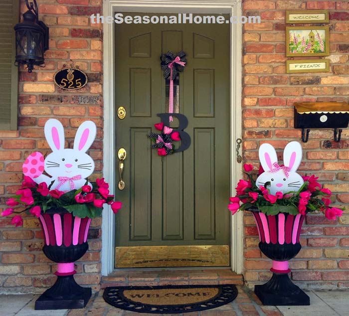 Colorful Easter Bunny Topiaries #easter #diy #porch #decor #decorhomeideas