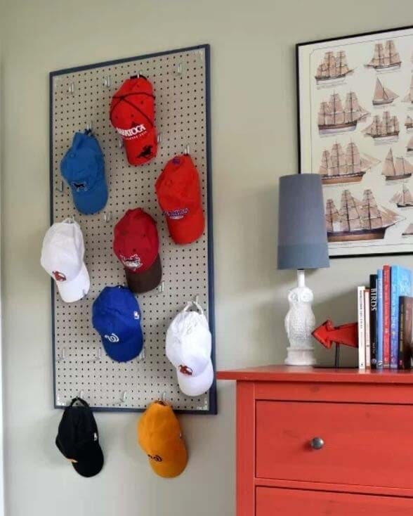 DIY Pegboard Baseball Hat Rack #hatrack #diy #organizer #decorhomeideas