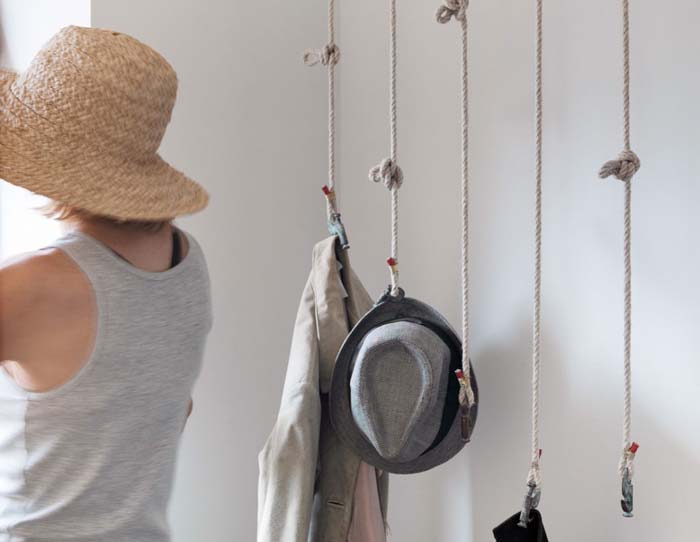 DIY-Rope-Hat-Hanger #hatrack #diy #organizer #decorhomeideas