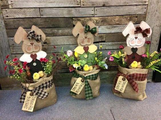 Easter Bunnies Burlap Bags #easter #diy #porch #decor #decorhomeideas