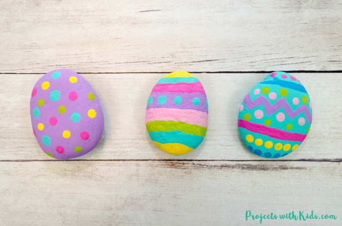 Easter Egg Painted Rocks #easter #diy #dollarstore #crafts #kids  #decorhomeideas