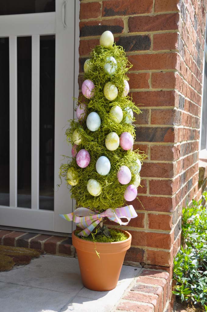 Easter Egg Topiary Tree #easter #diy #centerpiece #decorhomeideas