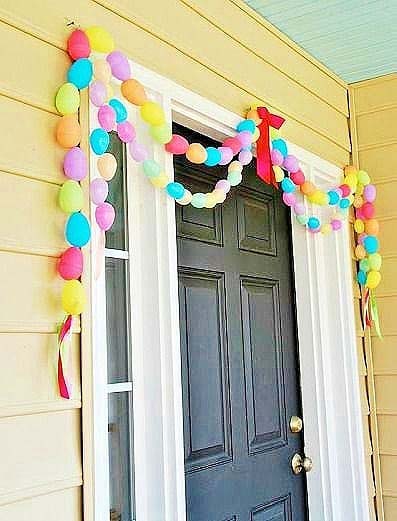 Egg Doorway Garland #easter #diy #porch #decor #decorhomeideas