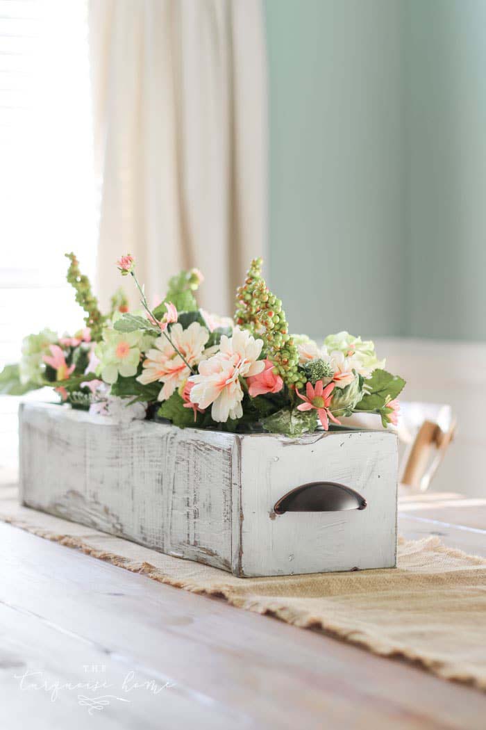 Farmhouse Spring Wooden Box Centerpiece #easter #diy #wood #crafts #decorhomeideas