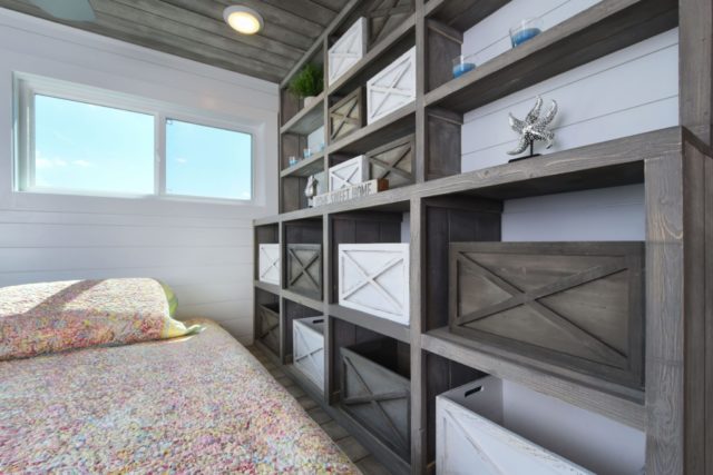 Harbor Cottage Houseboat Bedroom