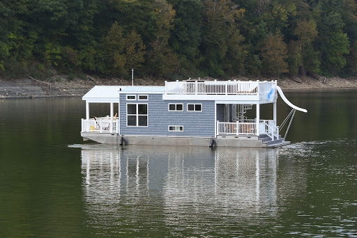 Harbor Cottage Houseboat Exterior