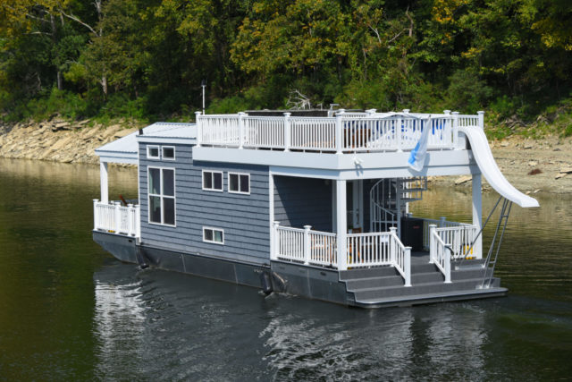 Harbor Cottage Houseboat