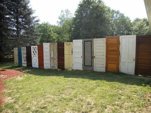 Old Doors Fence #diy #repurpose #doors #old #decorhomeideas