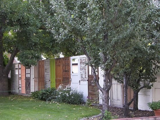 Old Doors Into Fence #diy #repurpose #doors #old #decorhomeideas