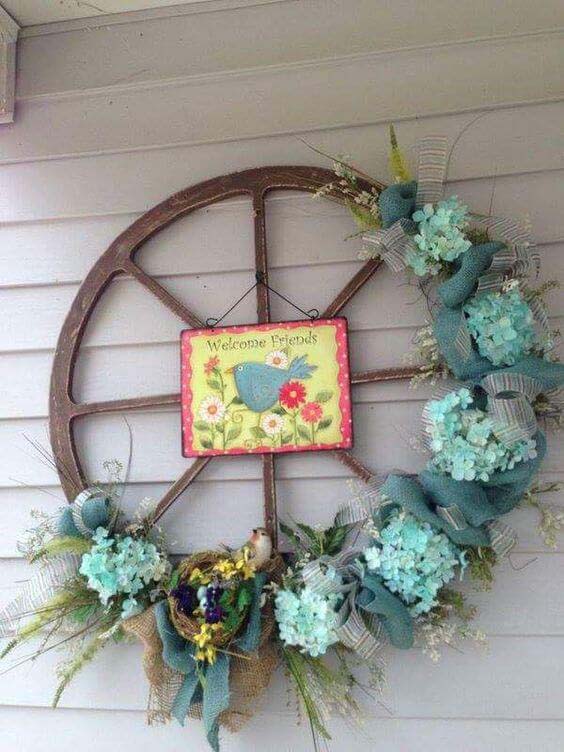 Old Wagon Wheel Easter Decoration #easter #diy #porch #decor #decorhomeideas