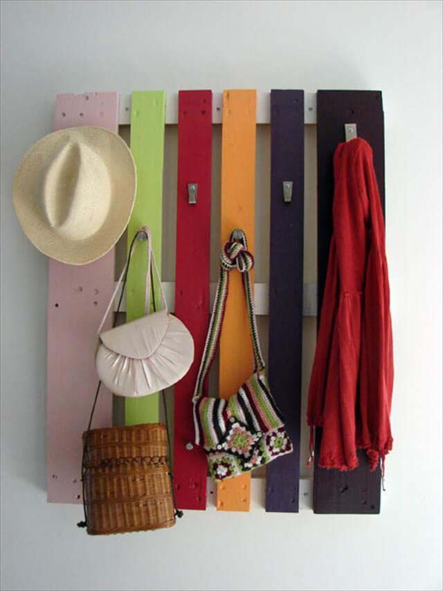 How To Make A Palette Wood Hat Rack Step By Step #hatrack #diy #organizer #decorhomeideas