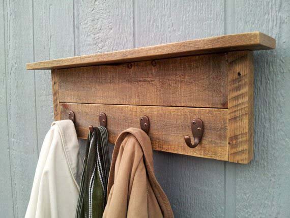 Pallet Hat and Coat Rack #hatrack #diy #organizer #decorhomeideas