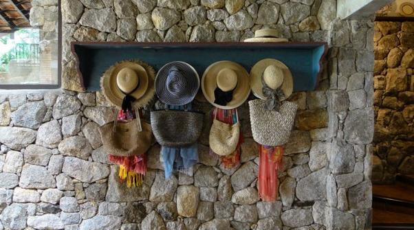 Rustic Wooden Shelf Hat Rack #hatrack #diy #organizer #decorhomeideas