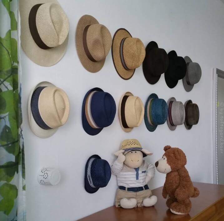 Simple Hooks On The Wall #hatrack #diy #organizer #decorhomeideas